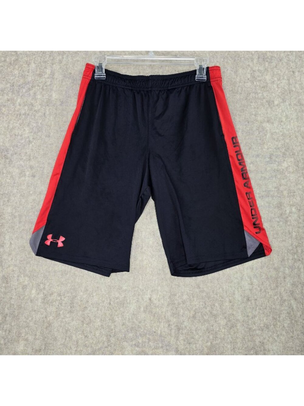 Under Armour Youth Athletic Gym Shorts Black & Red Size XL Moisture-Wicking